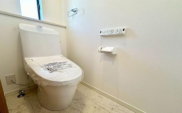 《トイレ》　■清潔感のある落ち着いたトイレ。