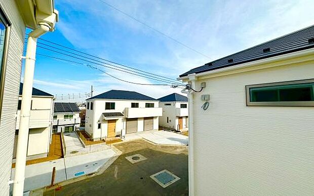 《眺望》　■前面に高い建物がないので開放的で開けた眺望が望めます。