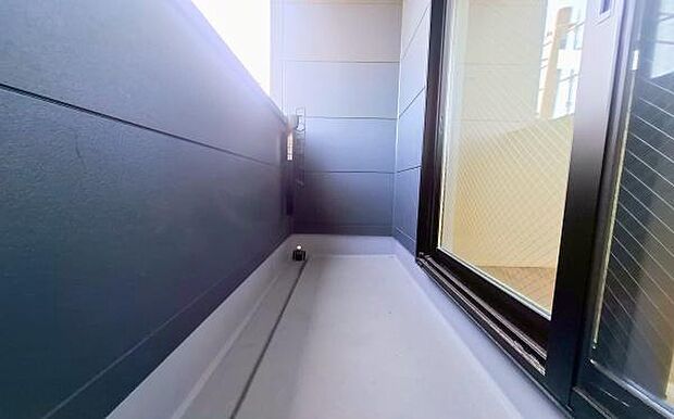 《バルコニー》■奥行きのあるバルコニー。