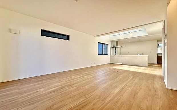 《リビングダイニング》 ■家族が自然と集まって、思い思いにくつろぎ、遊び、語らう、やすらぎの空間。