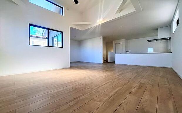 《リビングダイニング》 ■上質な時間を育む暮らしのメインステージ。寛ぎとご家族とのコミュニケーションを育む居心地のよい場所。