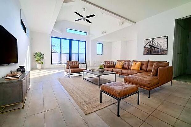 ゆとりを感じさせる上質で明るい空間が、住まう人や訪れる人を心地よく迎え入れてくれます。(本画像家具はCGで作成しており、実際に現地に家具はおかれておりません。また価格に家具は含まれておりません。)