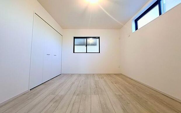 《子供部屋》 ■お子様の成長を優しく見守る、明るい子供部屋。遊んだり、学んだり、時には一人の時間を過ごしたりと健やかな毎日を育む大切な場所。未来への第一歩を育む、かけがえのない空間です。