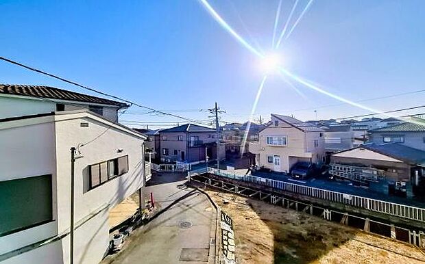 《眺望》 ■目の前には気持ちの良い青空が広がります。開放的で開けた空間が望めます。