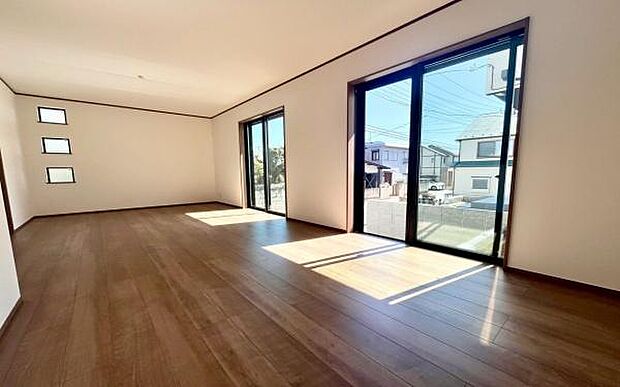 《リビングダイニング》 ■ご家族でゆったりとした時間を過ごす場所です。