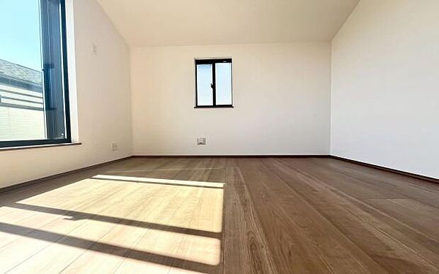 《寝室》 ■心地よい眠りへといざなう落ち着いた雰囲気の寝室