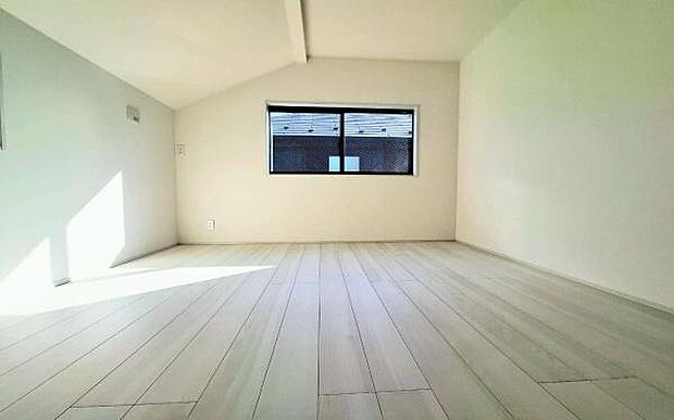 《子供部屋》 ■明るい陽の差す居室。子供部屋にもちょうど良さそうですね。