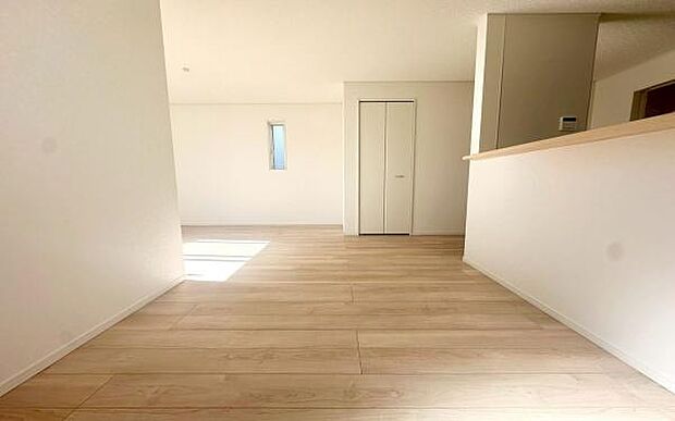《リビングダイニング》 ■ご家族でゆったりとした時間を過ごす場所です。