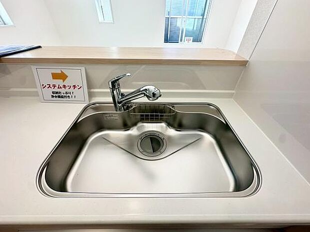 《キッチン》 ■ステンレス製シンク。幅と奥行きがありますので、食器洗時のストレスも減りそうです。
