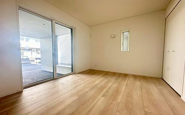 《寝室》 ■心地よい眠りへといざなうしっとりと落ち着いた雰囲気の寝室。