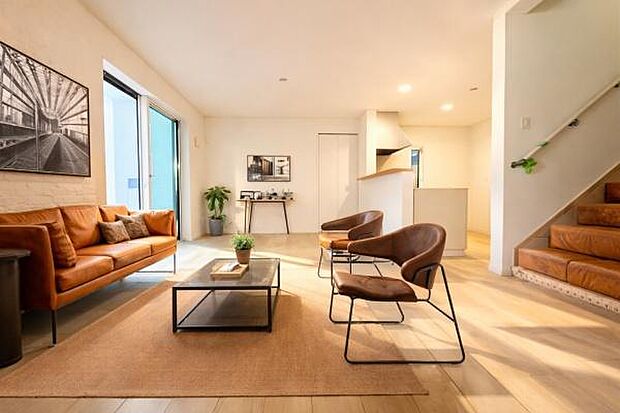 《リビングダイニング》 ■本画像は家具や小物の配置をCGで作成しており、実際に現地に家具や小物は置かれておりません。また、価格に家具や小物は含まれておりません。