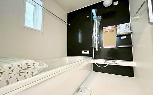 《浴室》 ■高級感のあるバスルームは一日の疲れを癒す居心地の良い空間です。