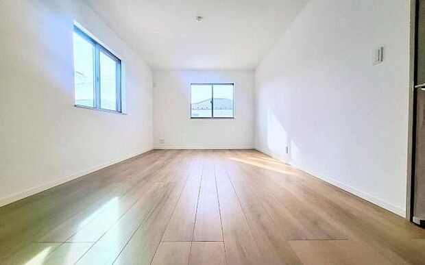 《子供部屋》 ■明るい陽の差す居室。子供部屋にもちょうど良さそうですね。