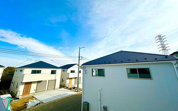 《眺望》 ■目の前には気持ちの良い青空が広がります。開放的で開けた空間が望めます。