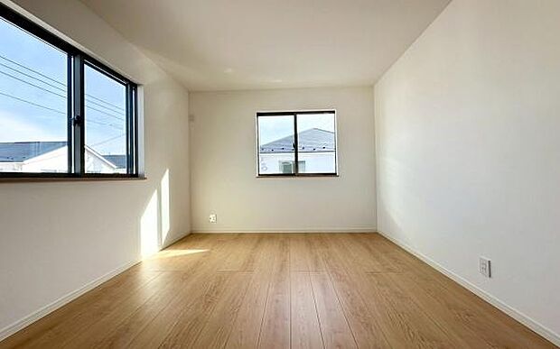 《子供部屋》 ■明るい陽の差す居室。子供部屋にもちょうど良さそうですね。