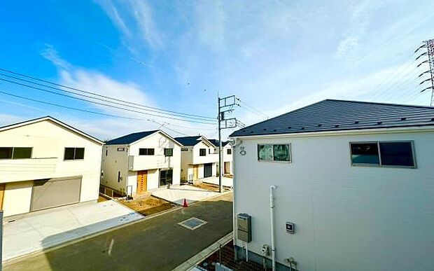 《眺望》 ■目の前には気持ちの良い青空が広がります。開放的で開けた空間が望めます。