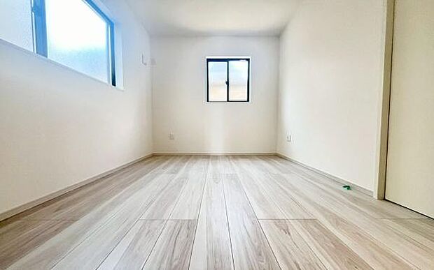 《子供部屋》 ■お子様の成長を優しく見守る、明るい子供部屋。遊んだり、学んだり、時には一人の時間を過ごしたりと健やかな毎日を育む大切な場所。未来への第一歩を育む、かけがえのない空間です。