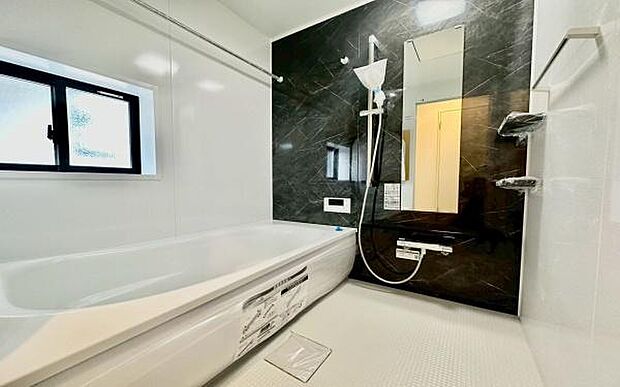 《浴室　》　■バスルームは一日の疲れを癒す居心地の良い空間です。