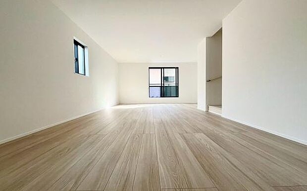 《リビングダイニング》 ■家族が自然と集まって、思い思いにくつろぎ、遊び、語らう、やすらぎの空間。