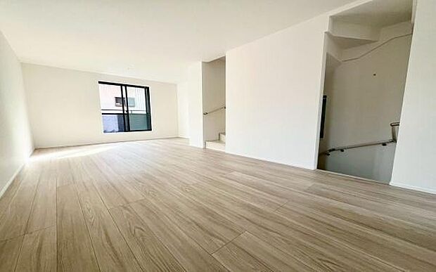 《リビングダイニング》 ■ご家族でゆったりとした時間を過ごす場所です。