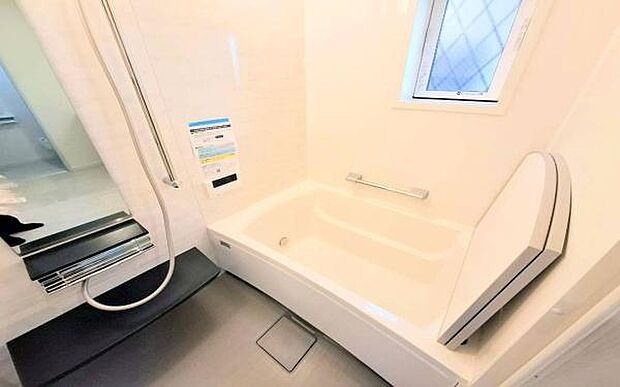 《浴室》 ■高級感のあるバスルームは一日の疲れを癒す居心地の良い空間です。