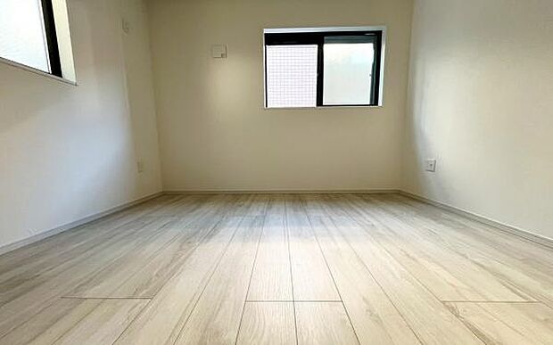 《寝室》 ■心地よい眠りへといざなうしっとりと落ち着いた雰囲気の寝室。