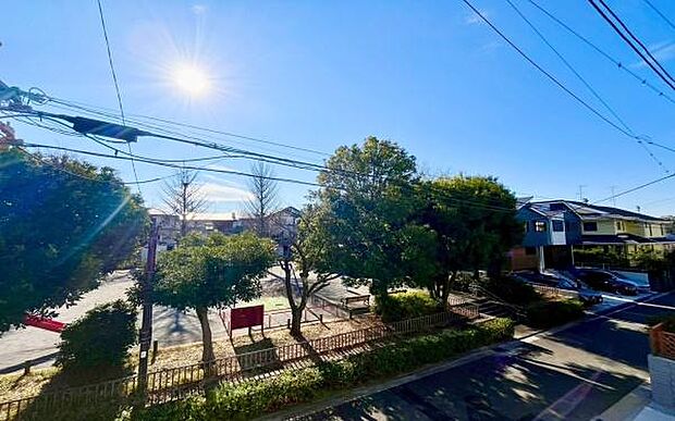 《眺望》 ■目の前には気持ちの良い青空が広がります。開放的で開けた空間が望めます。