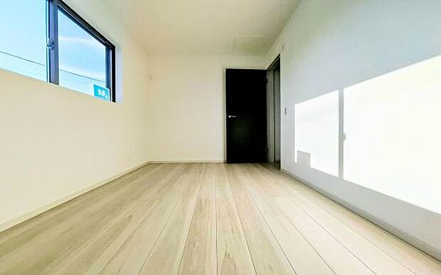 《洋室》 ■明るくスタイリッシュな空間になっています。