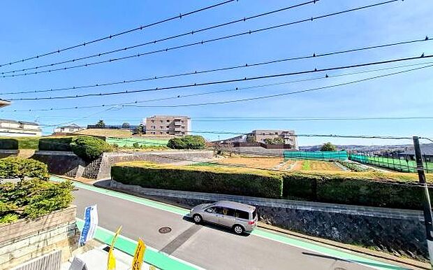 《眺望》　■目の前には気持ちの良い青空が広がります。