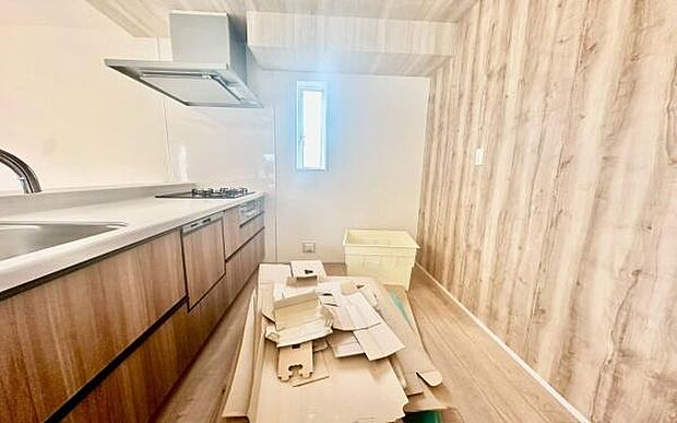 《キッチン》 ■会話を楽しみながら食事を味わう。一緒にいる時間が楽しい空間。カフェにいるような気分で毎日を過ごしたい。家族でいる時間を柔らかに包み込むインテリア。