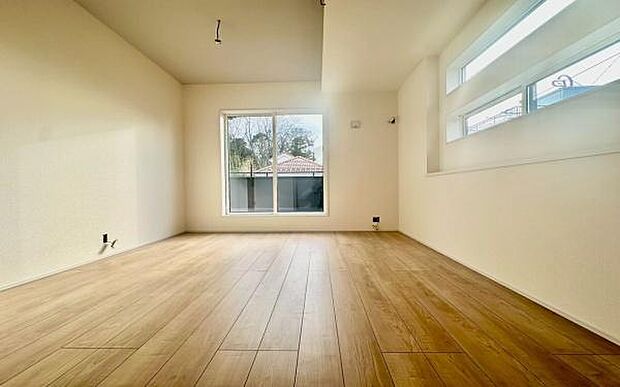 《子供部屋》 ■お子様の成長を優しく見守る、明るい子供部屋。遊んだり、学んだり、時には一人の時間を過ごしたりと健やかな毎日を育む大切な場所。未来への第一歩を育む、かけがえのない空間です。