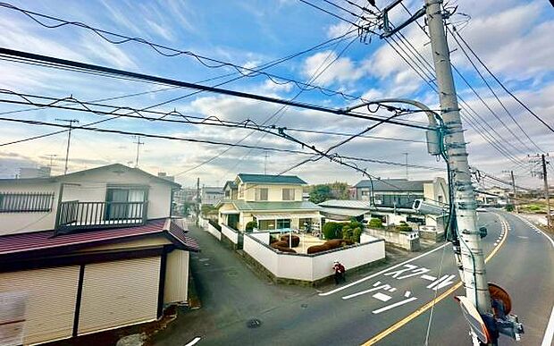 《眺望》 ■目の前には気持ちの良い青空が広がります。開放的で開けた空間が望めます。