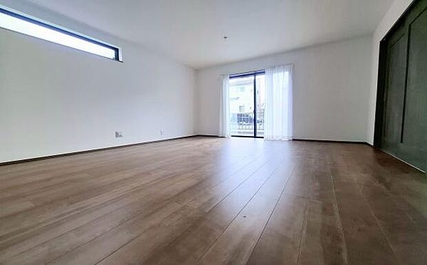 《リビングダイニング》 ■ゆとりを感じさせる上質で明るい空間が、住まう人や訪れる人を心地よく迎え入れてくれます。