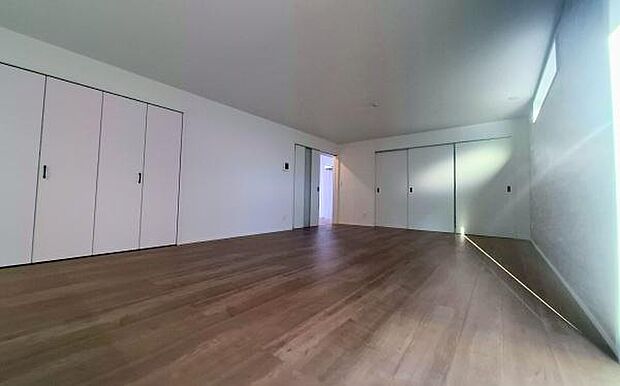 《リビングダイニング》 ■上質な時間を育む暮らしのメインステージ。寛ぎとご家族とのコミュニケーションを育む居心地のよい場所。