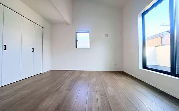 《子供部屋》 ■お子様の成長を優しく見守る、明るい子供部屋。遊んだり、学んだり、時には一人の時間を過ごしたりと健やかな毎日を育む大切な場所。未来への第一歩を育む、かけがえのない空間です。