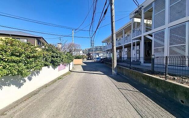 《前面道路》 ■落ち着いた住環境です。