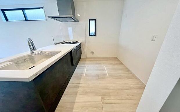 《システムキッチン》 ■会話を楽しみながら食事を味わう。一緒にいる時間が楽しい空間。カフェにいるような気分で毎日を過ごしたい。