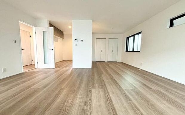 《リビングダイニング》 ■上質な時間を育む暮らしのメインステージ。寛ぎとご家族とのコミュニケーションを育む居心地のよい場所。