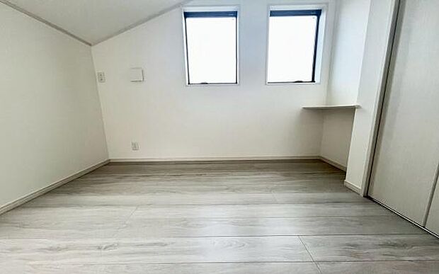 《洋室》　くつろぎの場としてだけでなく、趣味や仕事のパーソナルスペースとしても活躍する洋室。個の時間をたっぷり楽しめる快適空間です。