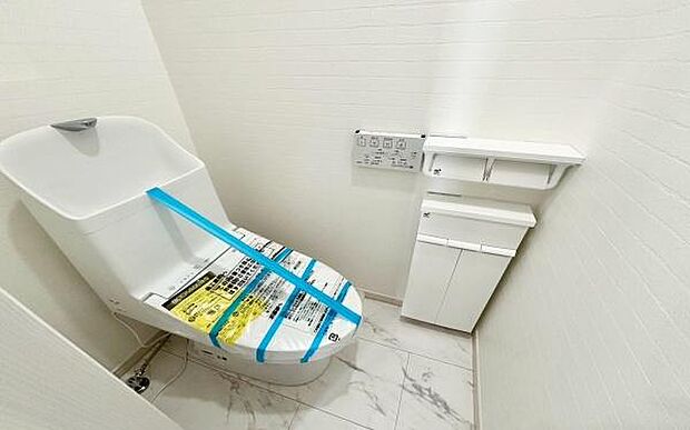 《トイレ》　■トイレは明るい空間で清潔感があります。