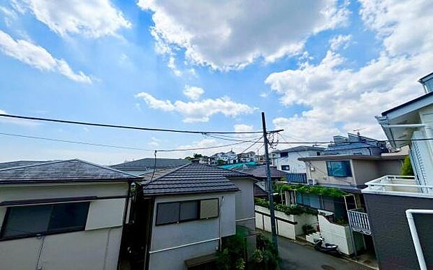 《眺望》 ■目の前には気持ちの良い青空が広がります。開放的で開けた空間が望めます。