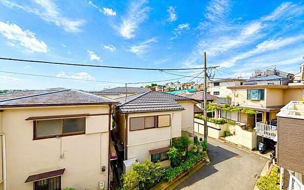 《眺望》　■目の前には気持ちの良い青空が広がります。開放的で開けた空間が望めます。