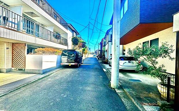 《前面道路》 ■落ち着いた住環境です。