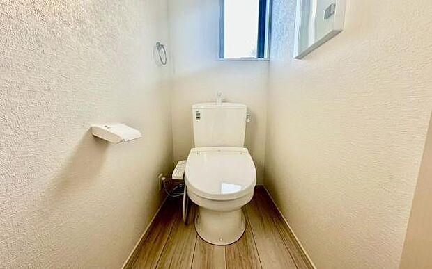 《トイレ》 ■清潔感のある落ち着いたトイレ。