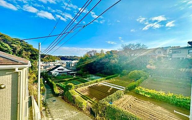 《眺望》 ■目の前には気持ちの良い青空が広がります。