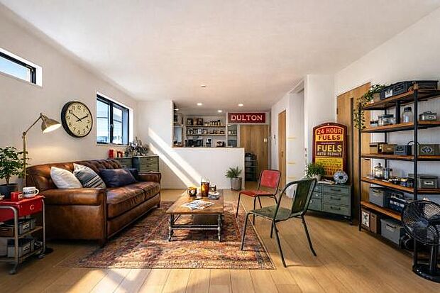 ゆとりを感じさせる上質で明るい空間が、住まう人や訪れる人を心地よく迎え入れてくれます。(本画像家具はCGで作成しており、実際に現地に家具はおかれておりません。また価格に家具は含まれておりません。)