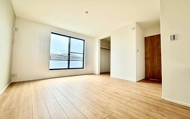 《寝室》 ■心地よい眠りへといざなうしっとりと落ち着いた雰囲気の寝室。