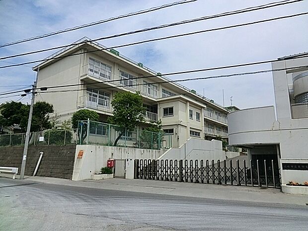 川崎市立東柿生小学校まで1086m
