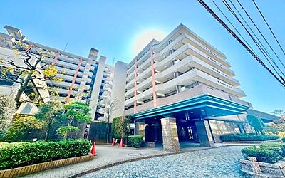 外観:《外観》 ■ここから一つ一つ思い出を紡いでいく。マイホームはいつも家族の歴史とともにあります。おしゃれな外観が家に帰るのを楽しみにしてくれます。 外観:《外観》 ■ここから一つ一つ思い出を紡いでいく。マイホームはいつも家族の歴史とともにあります。おしゃれな外観が家に帰るのを楽しみにしてくれます。