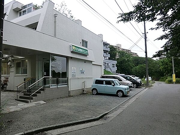 ひろ小児科クリニックまで619m、ネット予約制です。待ち合い室も広く遊ぶところもあります。無料駐車場5台あり。